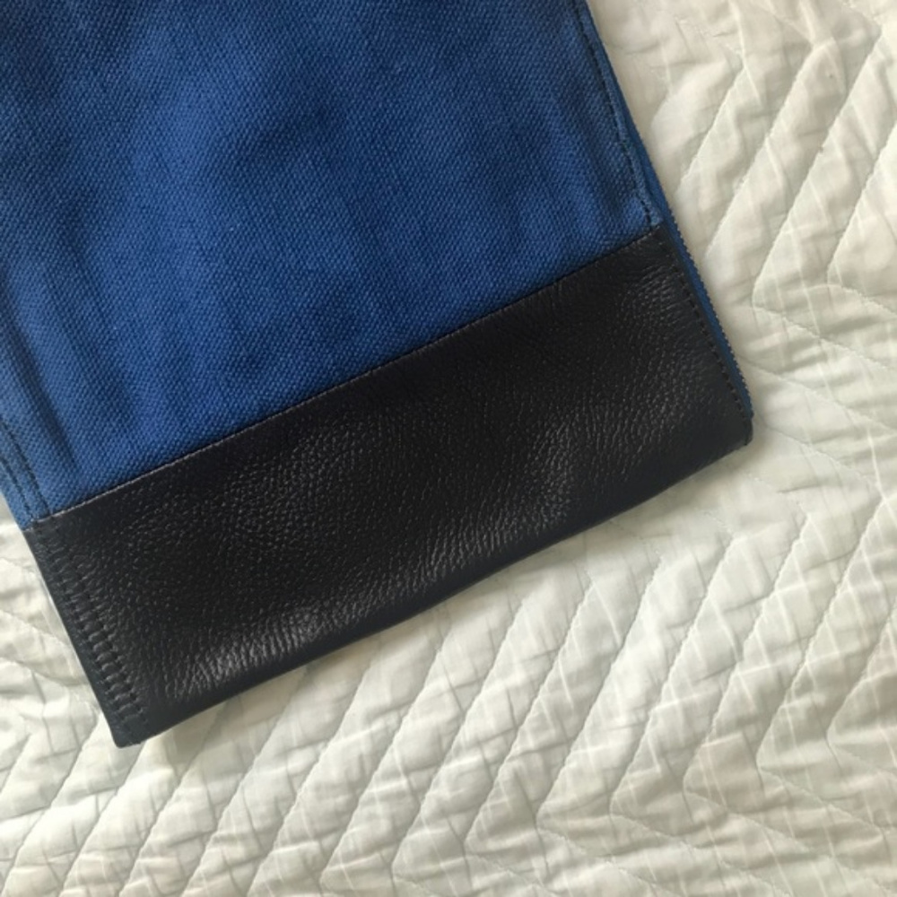 NWT Gap Two Tone Clutch in Blue - Picture 2 of 4